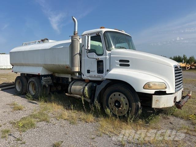 Mack CXN612 Vízszállító teherautók