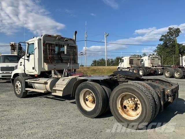 Mack CXN613 Nyergesvontatók