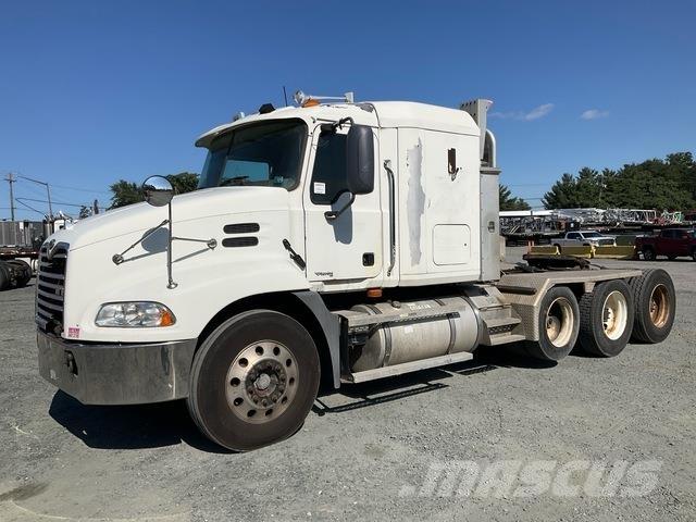 Mack CXN613 Nyergesvontatók