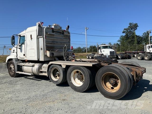 Mack CXN613 Nyergesvontatók