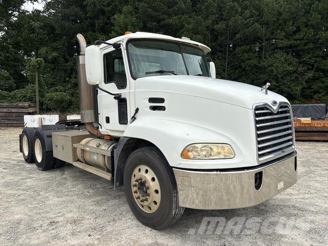 Mack CXN613 Nyergesvontatók