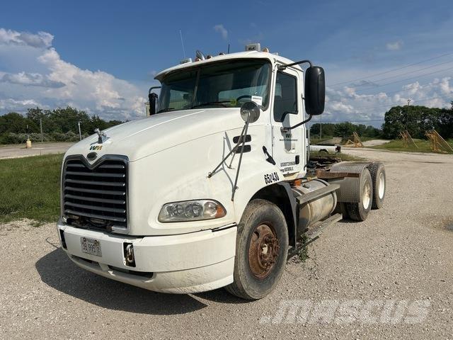 Mack CXN613 Nyergesvontatók