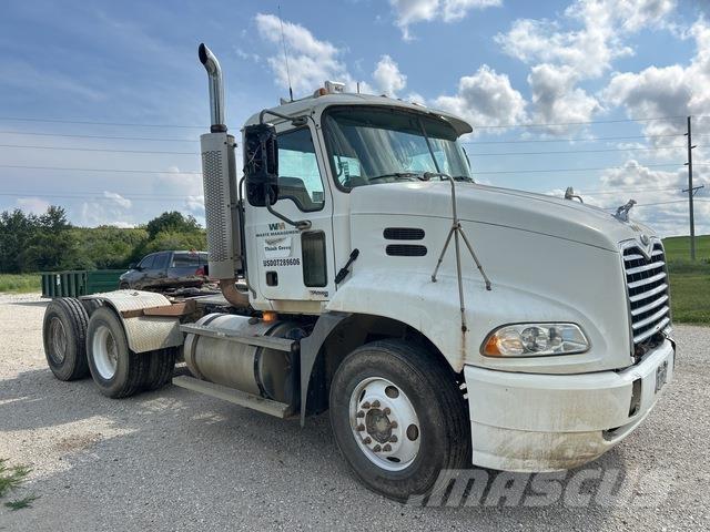 Mack CXN613 Nyergesvontatók