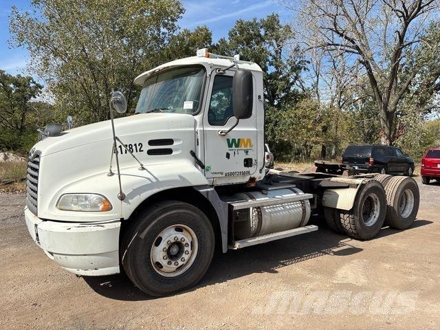 Mack CXN613 Nyergesvontatók