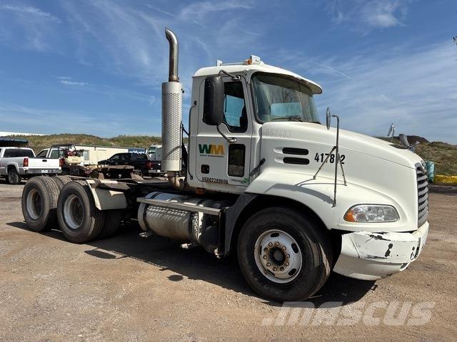 Mack CXN613 Nyergesvontatók