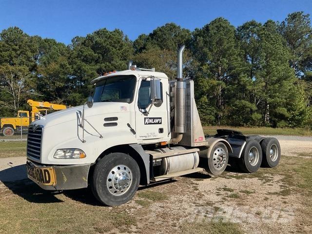 Mack CXN613 Nyergesvontatók