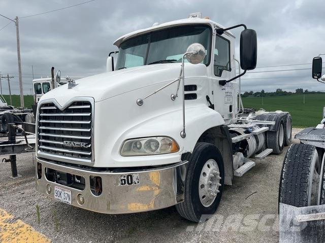 Mack CXU 613 Nyergesvontatók