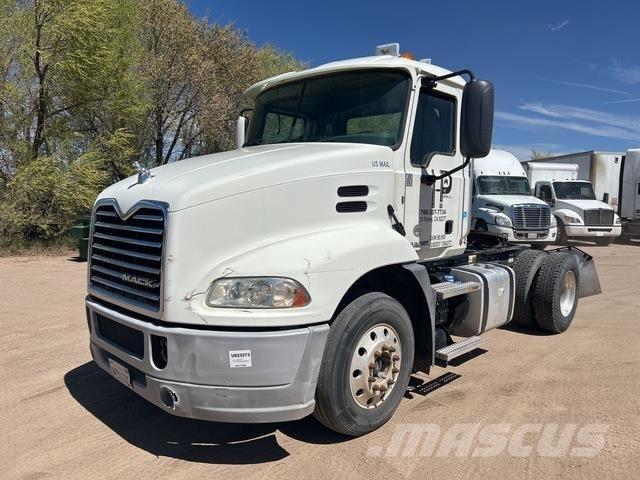 Mack CXU612 Nyergesvontatók