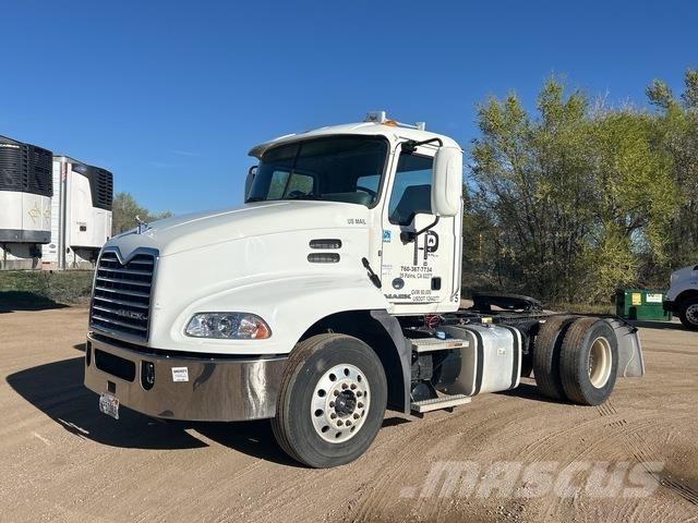 Mack CXU612 Nyergesvontatók