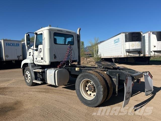 Mack CXU612 Nyergesvontatók