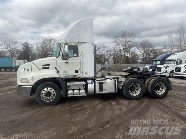 Mack CXU613 Nyergesvontatók