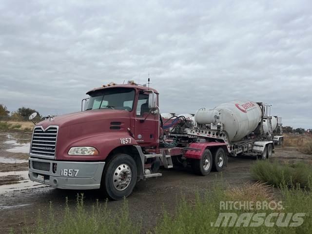 Mack CXU613 Nyergesvontatók
