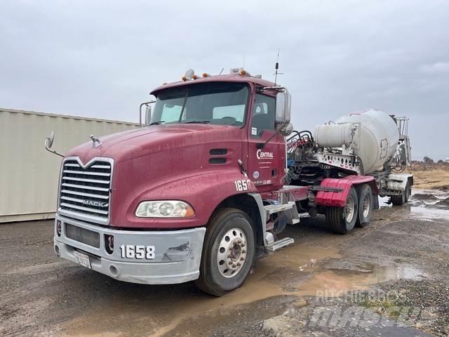 Mack CXU613 Nyergesvontatók
