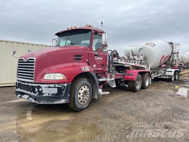 Mack CXU613 Nyergesvontatók