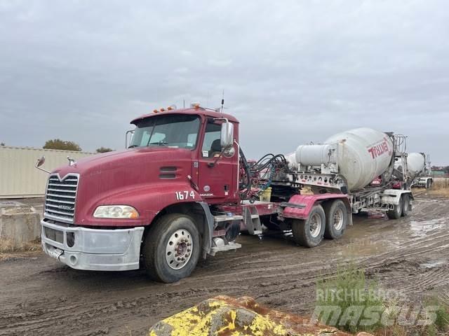 Mack CXU613 Nyergesvontatók