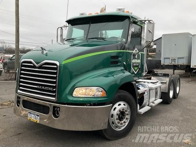 Mack CXU613 Nyergesvontatók