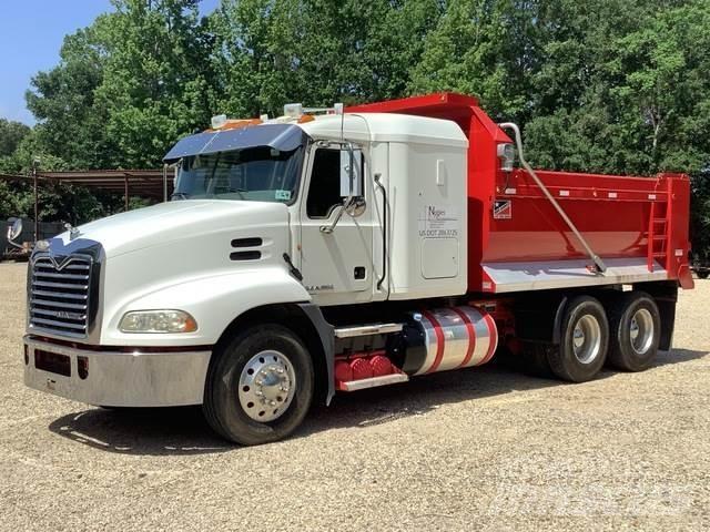 Mack CXU613 Billenő teherautók