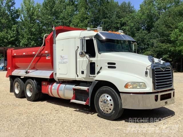 Mack CXU613 Billenő teherautók