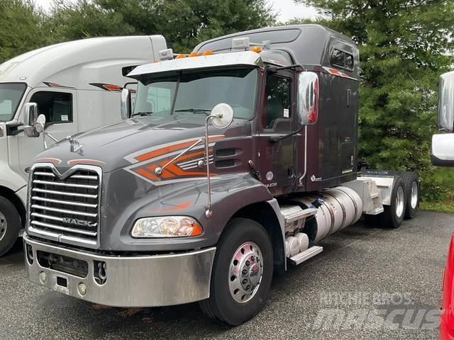 Mack CXU613 Nyergesvontatók