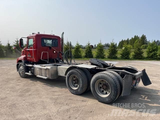 Mack CXU613 Nyergesvontatók