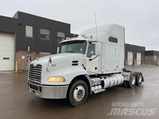 Mack CXU613 Nyergesvontatók