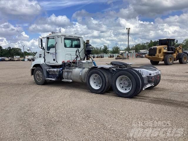 Mack CXU613 Nyergesvontatók