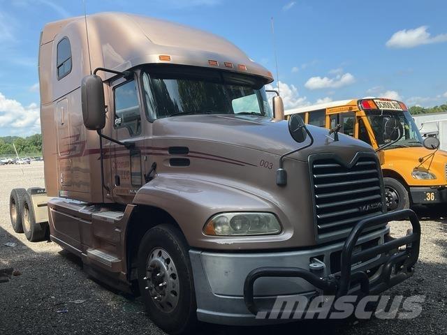Mack CXU613 Nyergesvontatók