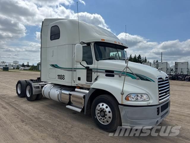 Mack CXU613 Nyergesvontatók