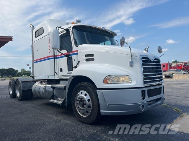 Mack CXU613 Nyergesvontatók