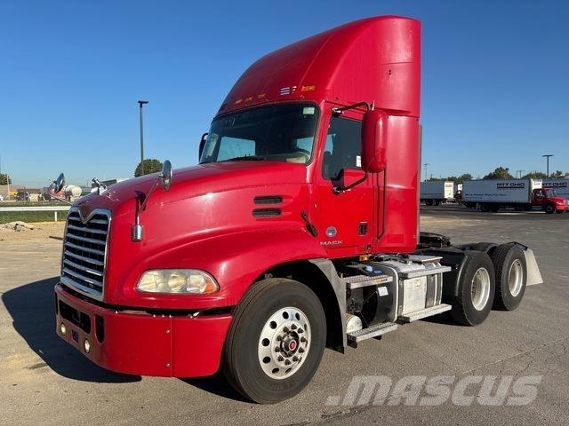 Mack CXU613 Nyergesvontatók