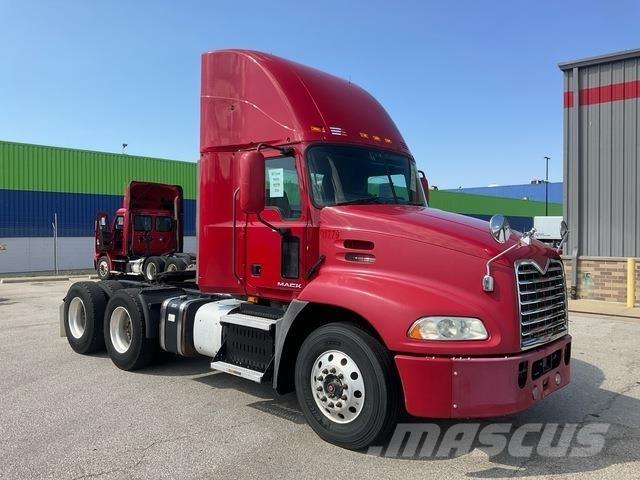 Mack CXU613 Nyergesvontatók