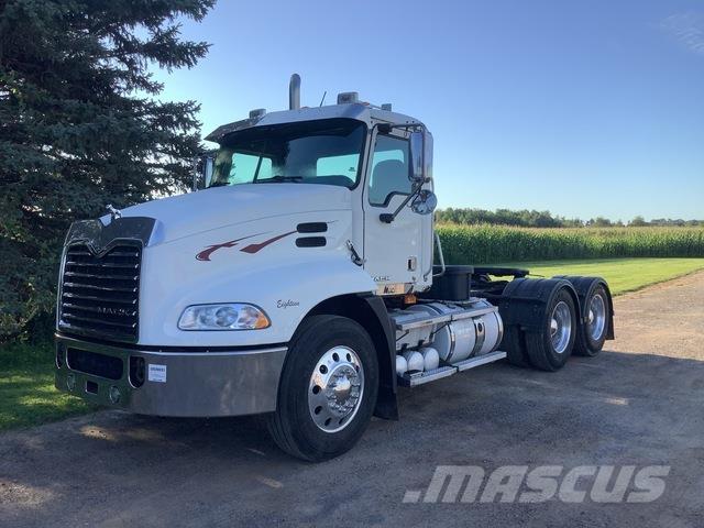 Mack CXU613 Nyergesvontatók