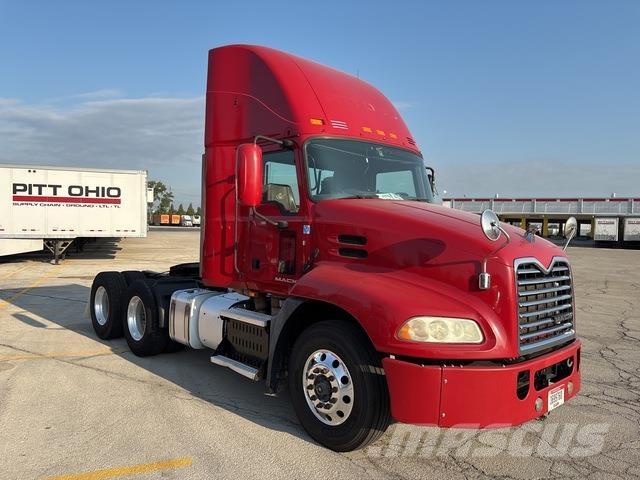 Mack CXU613 Nyergesvontatók