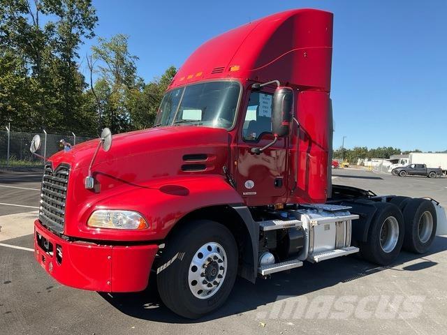 Mack CXU613 Nyergesvontatók