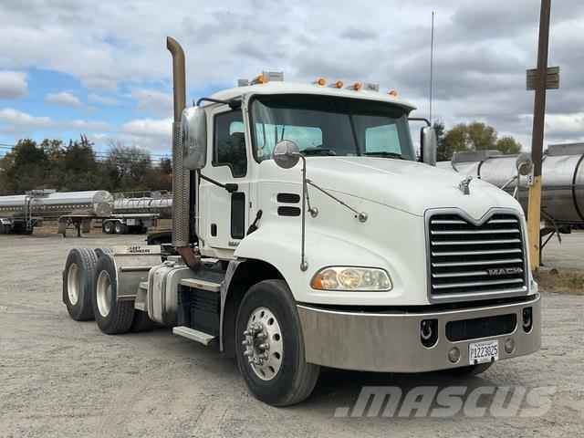 Mack CXU613 Nyergesvontatók