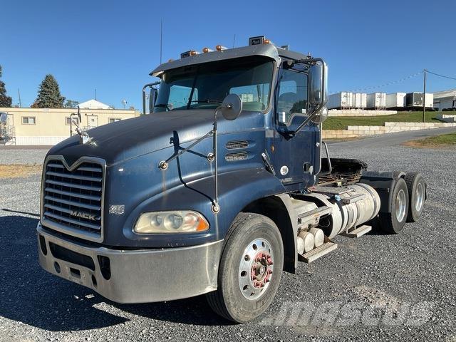 Mack CXU613 Nyergesvontatók