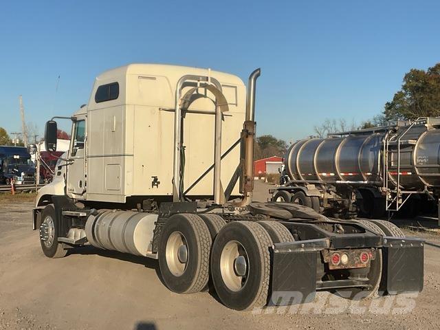 Mack CXU613 Nyergesvontatók