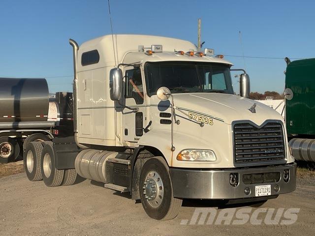 Mack CXU613 Nyergesvontatók