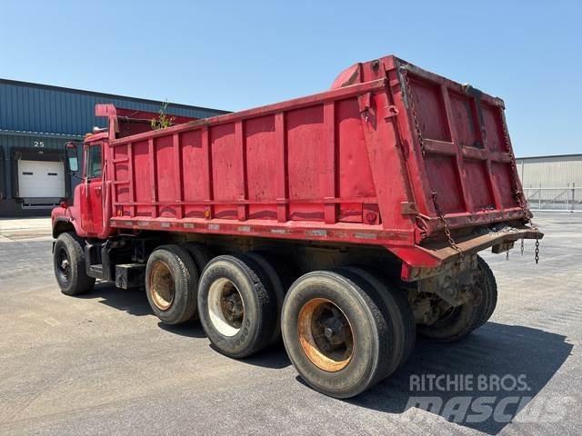 Mack DM685 Billenő teherautók