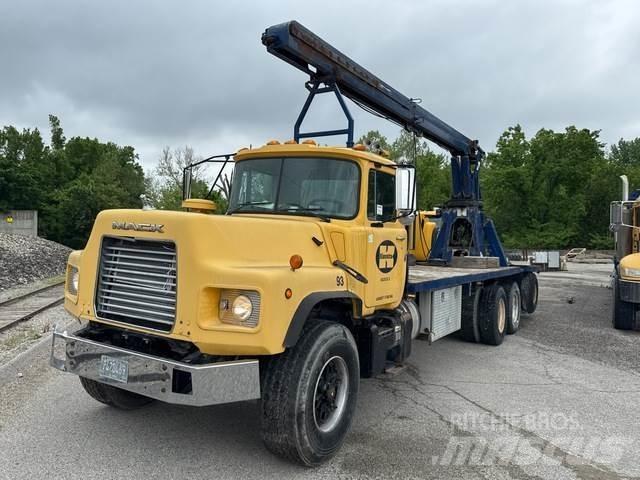 Mack DM688S Egyéb
