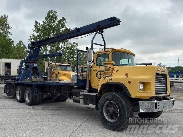 Mack DM688S Egyéb