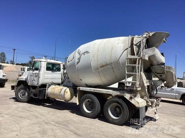 Mack DM690S Egyéb