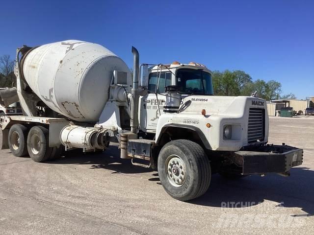Mack DM690S Egyéb