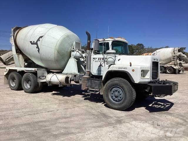 Mack DM690S Egyéb