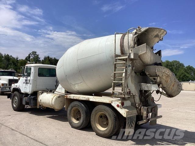 Mack DM690S Egyéb