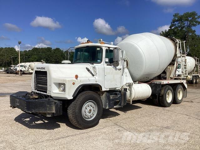 Mack DM690S Egyéb