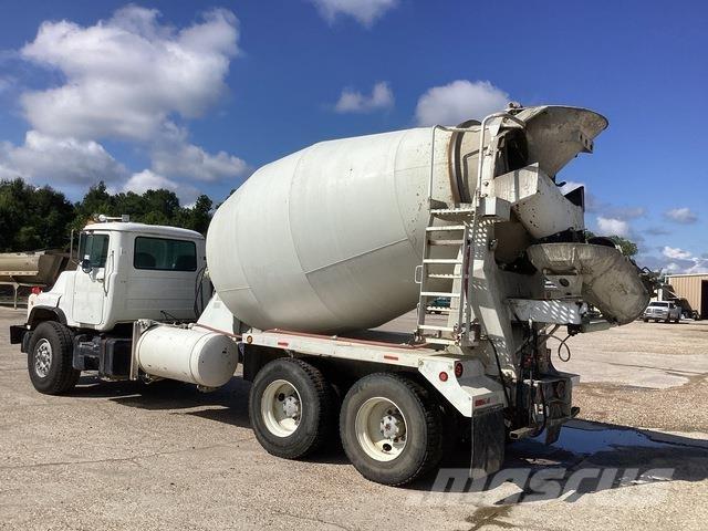 Mack DM690S Egyéb