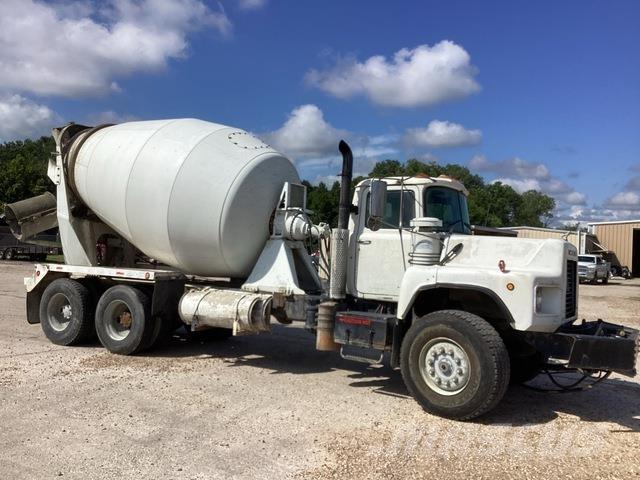 Mack DM690S Egyéb