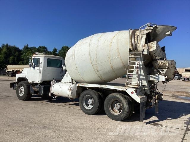 Mack DM690S Egyéb