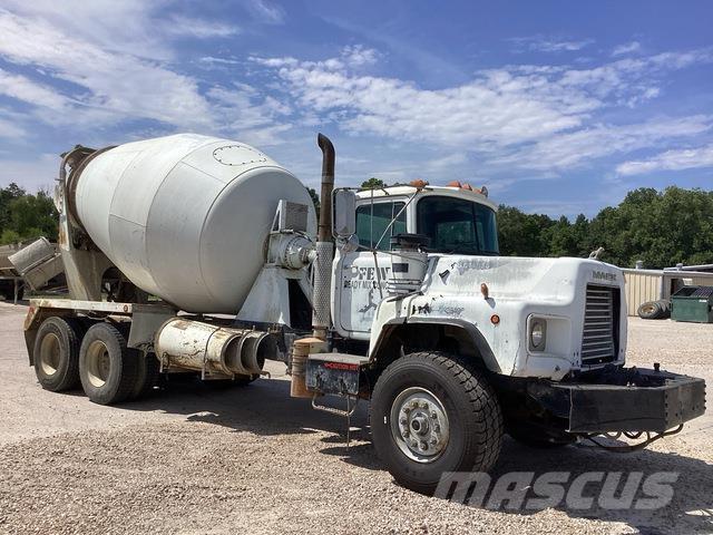 Mack DM690S Egyéb